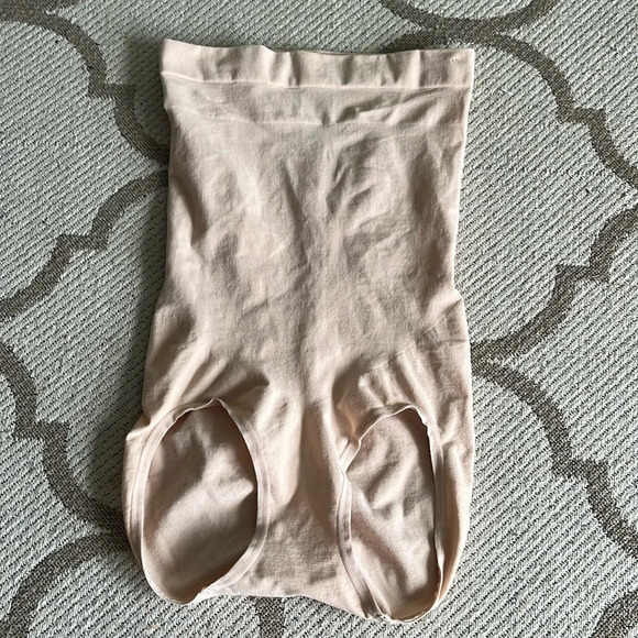 SPANX Power Series Medium Control Higher Power Panty - Picture 4 of 11